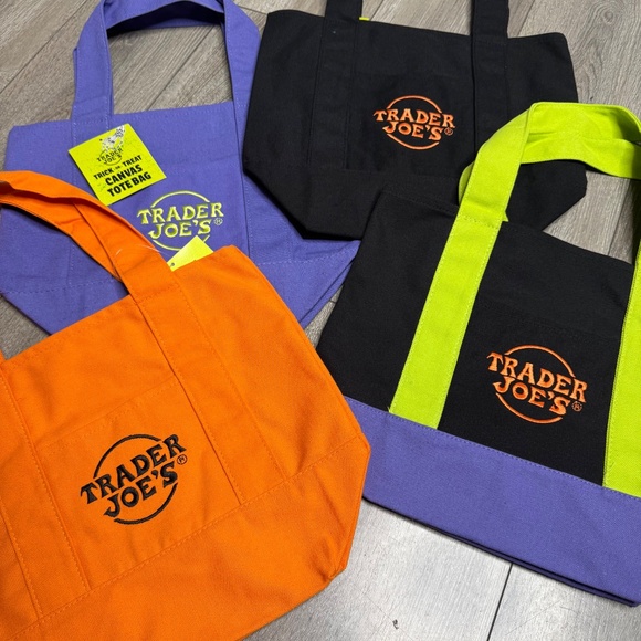 NWT - Trader Joe's Set of 4 Trick or Treat Canvas Tote Bag - - Picture 8 of 10